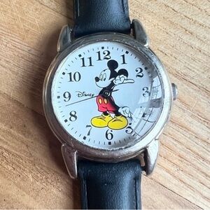 SII SEIKO Disney ladies Mickey Mouse moving arms black leather watch NEW BATTERY